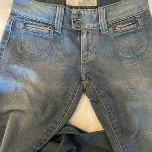Guess Jeans.